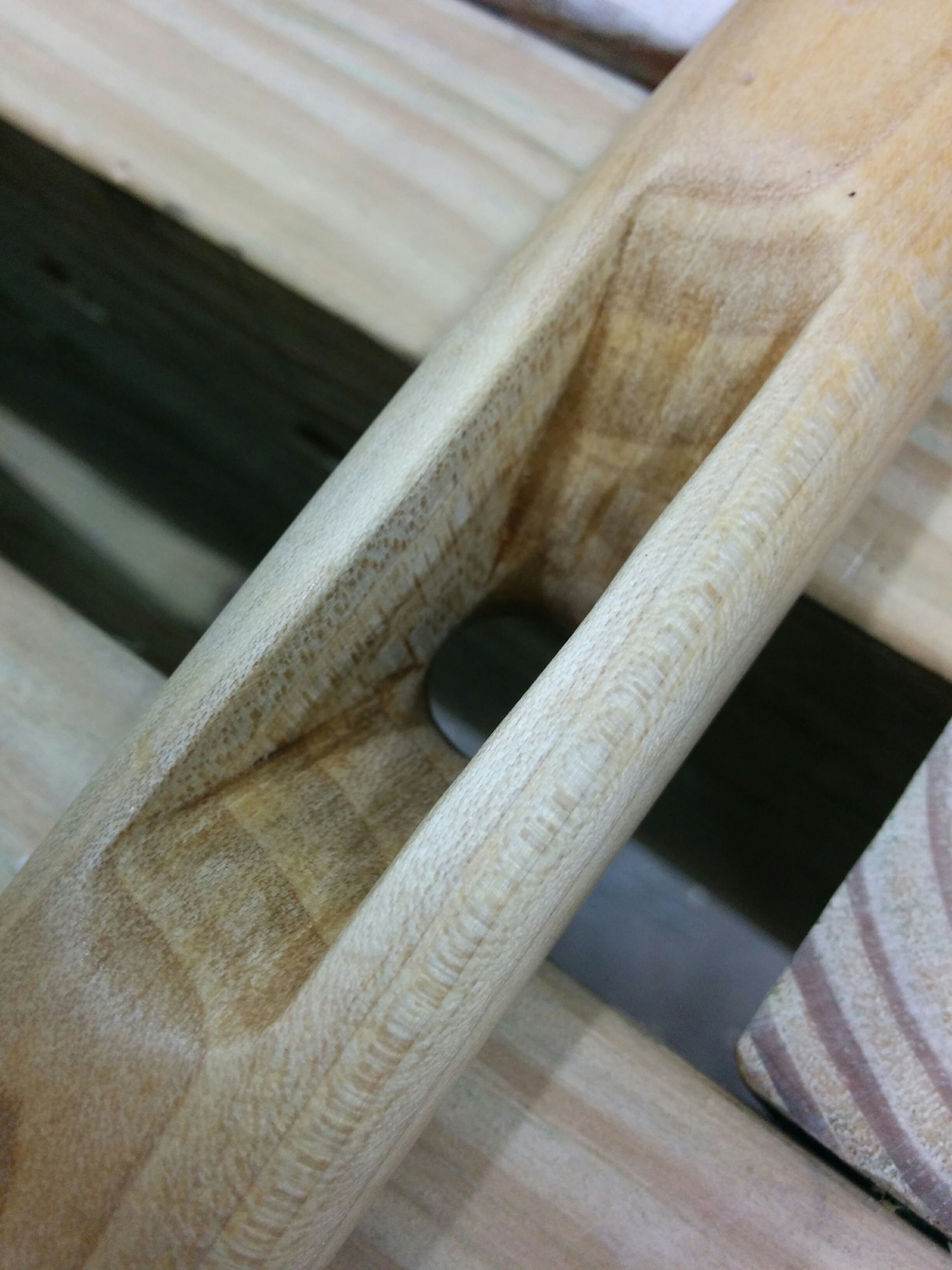 Pilot-side of a bare bar showing the left and right cuts around the bore